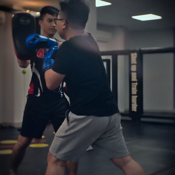 boxing tốt hơn gym do những lợi ích tuyệt vời mà nó mang lại, học viên tập đấm với hlv tại MMA GYM Đà Nẵng