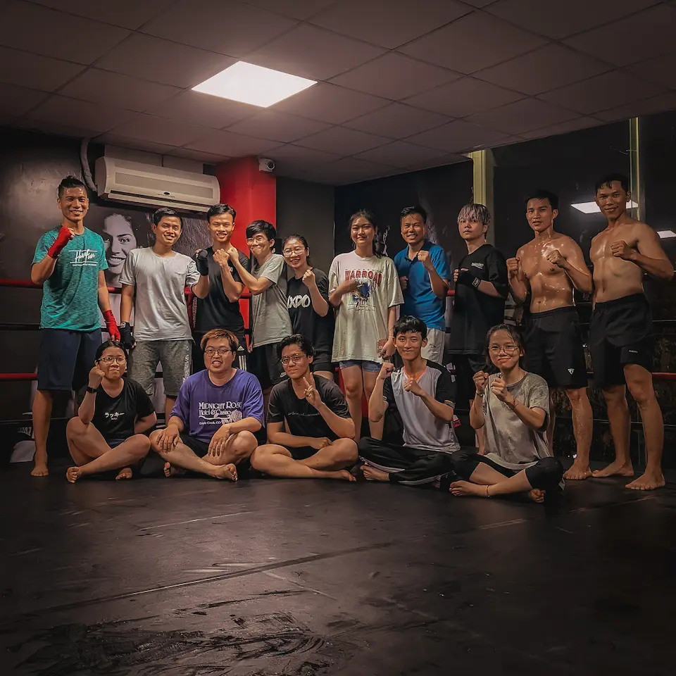 ảnh toàn bộ các học viên tập nhóm boxing cùng các hlv trung tâm MMA GYM Đà Nẵng sau buổi đấu tập
